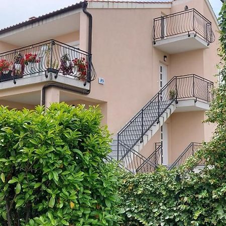 Apartmani Tomislav Krk Town Eksteriør bilde
