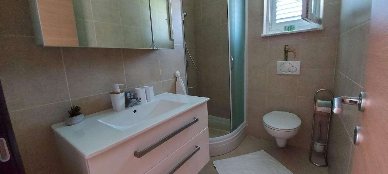 Apartmani Tomislav Krk Town Eksteriør bilde
