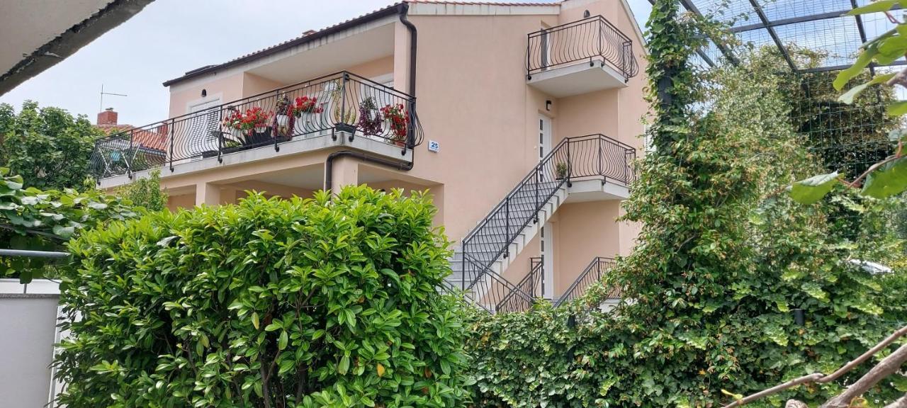 Apartmani Tomislav Krk Town Eksteriør bilde