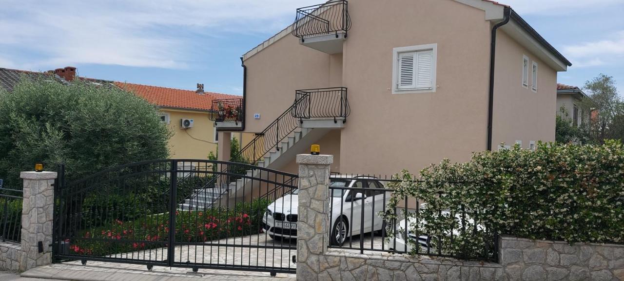 Apartmani Tomislav Krk Town Eksteriør bilde
